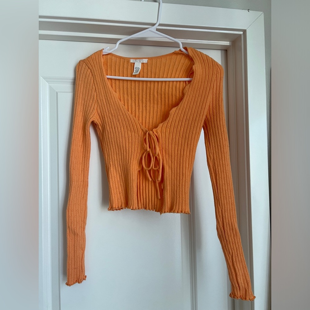 Long sleeve tie crop top